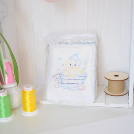 lot 10 lingettes grande dimension  pour la toilette de bébé dans son filet de lavage