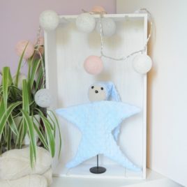 Doudou en minky en forme d'étoile