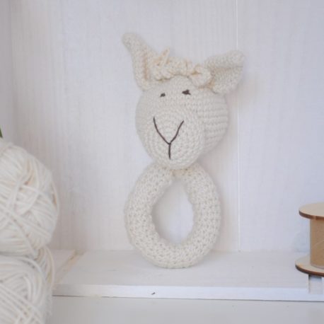 Hochet tête de cheval de couleur beige, avec grelot