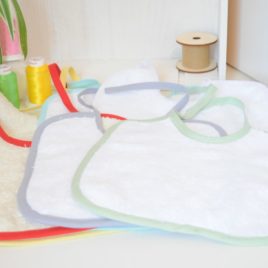 Bavoirs en éponge blanche oeko-tex