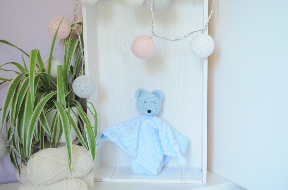 Doudou en minky bleu