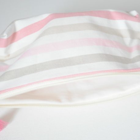 Extérieur trousse pour démaquillage ou autre avec pompon en soie rose