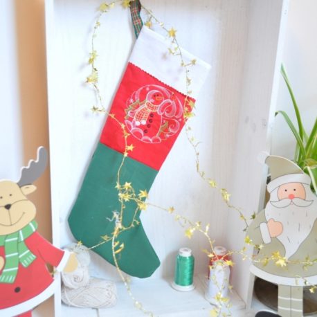 Chaussette de Noël brodée d un bonhomme de neige. création artisanale Bébé Boutchou