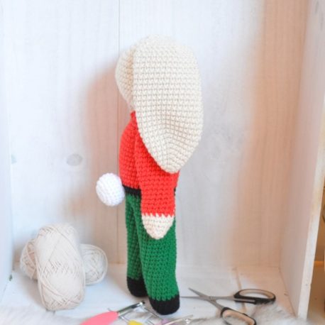 Lapin en crochet au couleur de noël. Création artisanal française. Bébé Boutchou