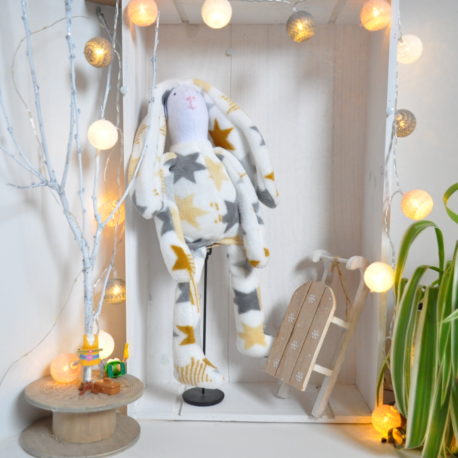 Doudou lapin en polaire baby étoilé. Création artisanale, ouate de rembourrage 100% française