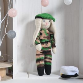 Doudou légionnaire en crochet fait main