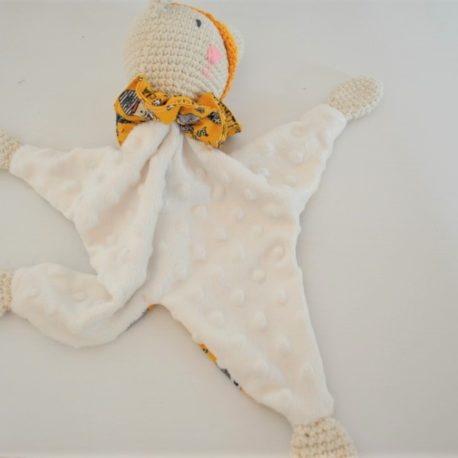 Doudou de création artisanale en tissu et fils de coton oeko-tex