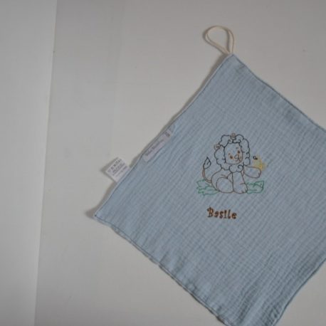 Exemple de personnalisation avec broderie lion