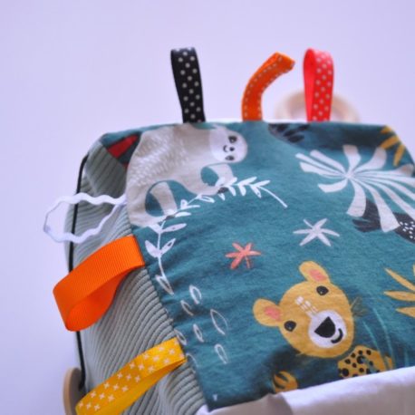 Cube-eveil-lapin-tissu-fantaisi (Personnalisé)