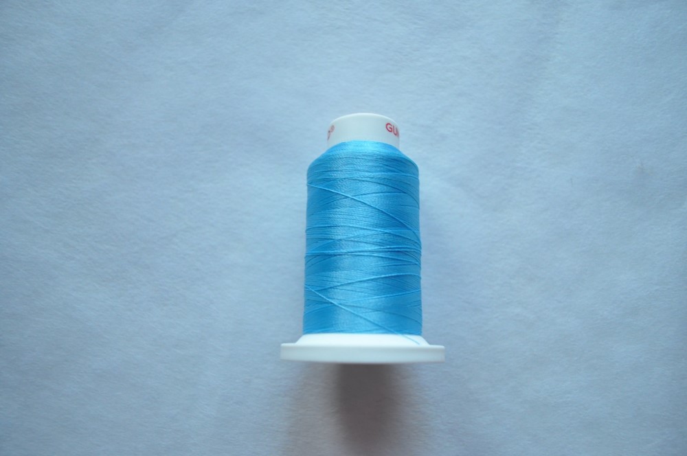 Fils de broderie bleu ciel