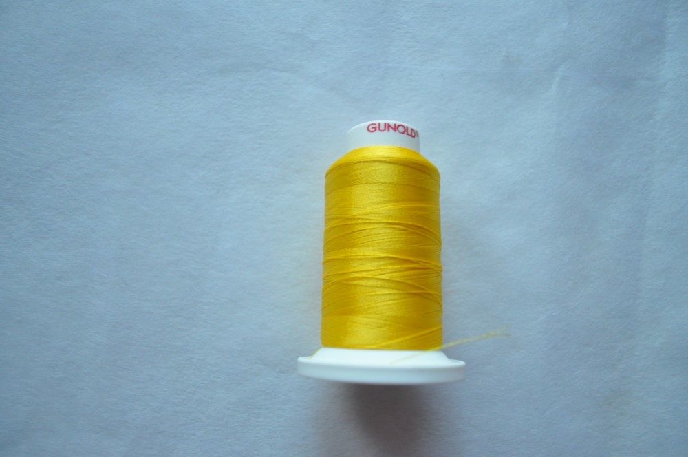 Fils de broderie jaune soleil