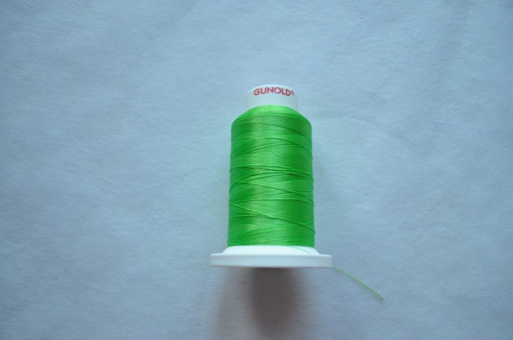 Fils de broderie vert gazon