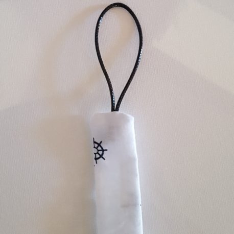 Attache-tétine-fil