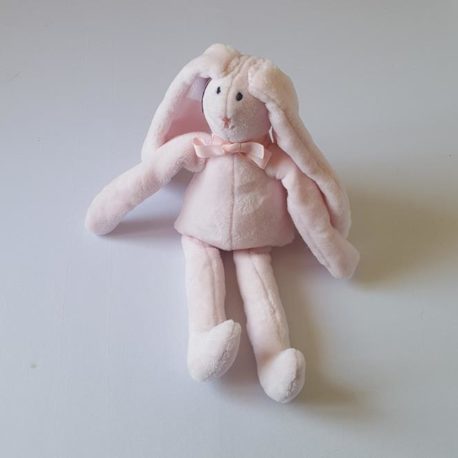 Doudou polaire rose assis rêveuse