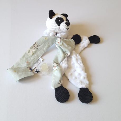 atache-tetine-sur-doudou (Copy)
