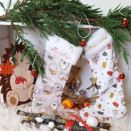 Chaussettes doublées. Tissu en coton fantaisie et polaire blanche 