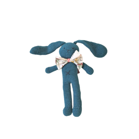 Doudou lapin bleu en crochet, création exclusive de Bébé Boutchou