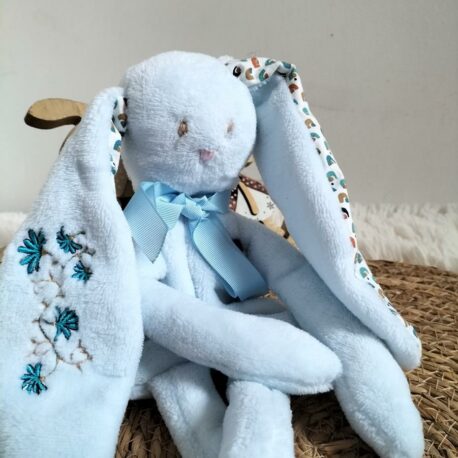 nino-lapin-bleu-arc-en-ciel (5)