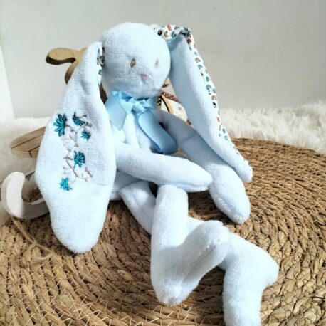 nino-lapin-bleu-arc-en-ciel (6)