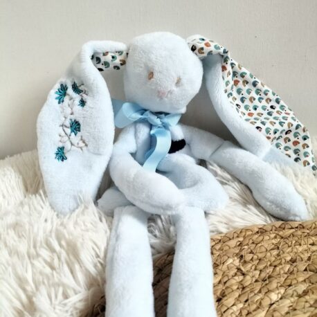 nino-lapin-bleu-arc-en-ciel (8)
